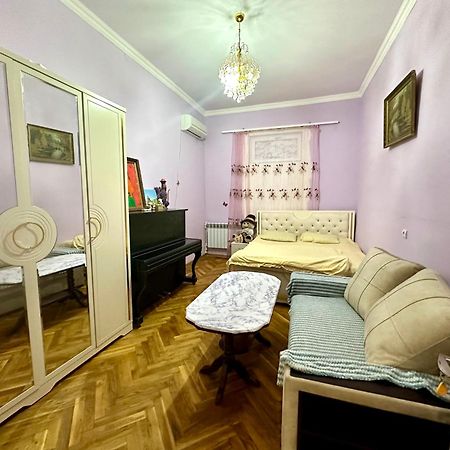 Karson Family Hostel & Guest House เยเรวาน ภายนอก รูปภาพ