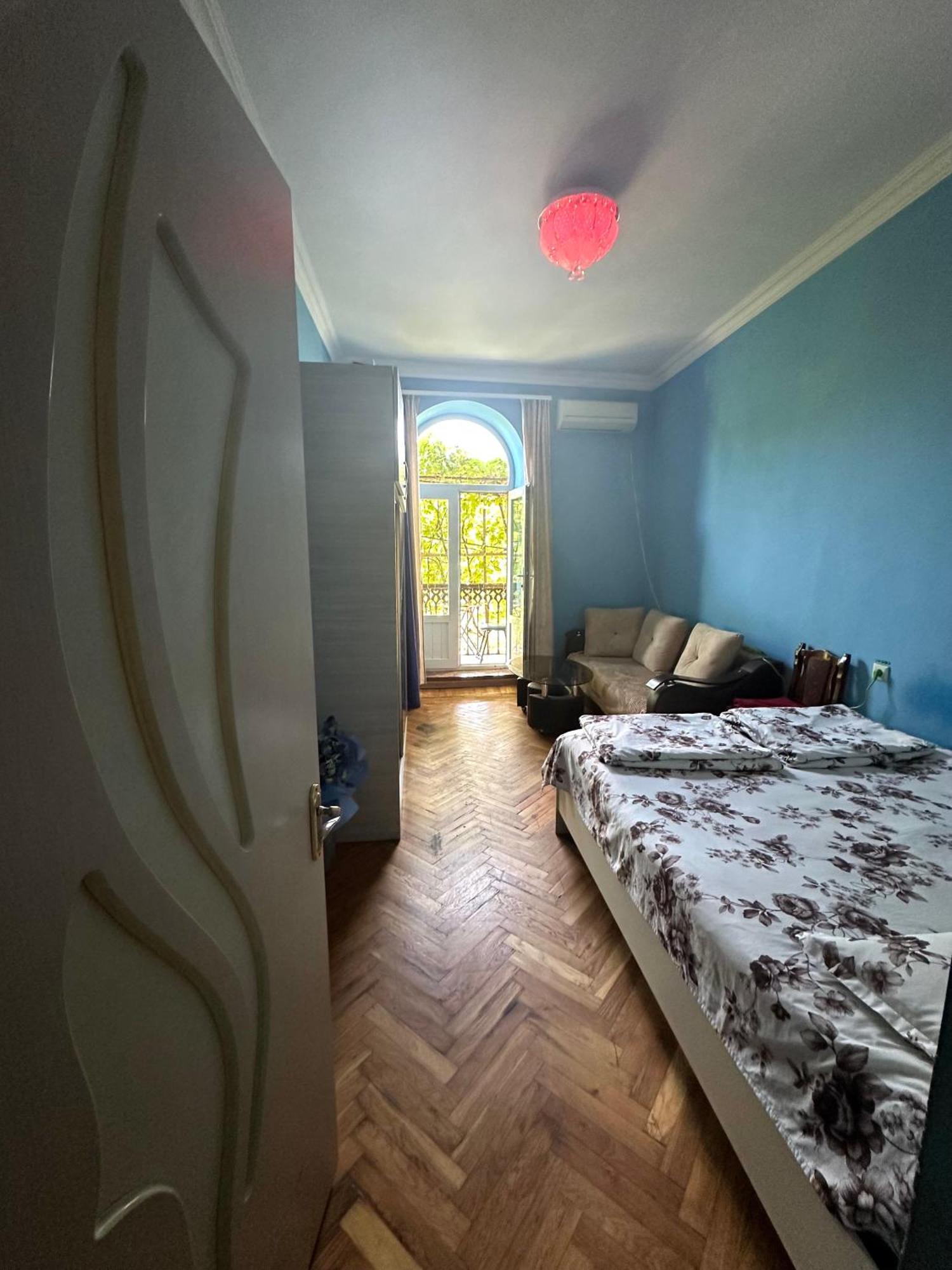 Karson Family Hostel & Guest House เยเรวาน ภายนอก รูปภาพ